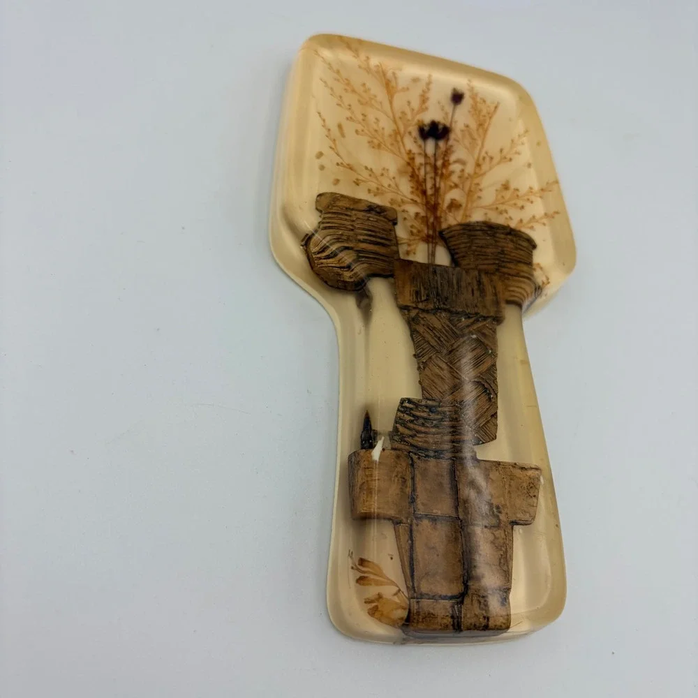 Vintage Resin Spoon Rest with Dried Flowers and Woven‎ Detail